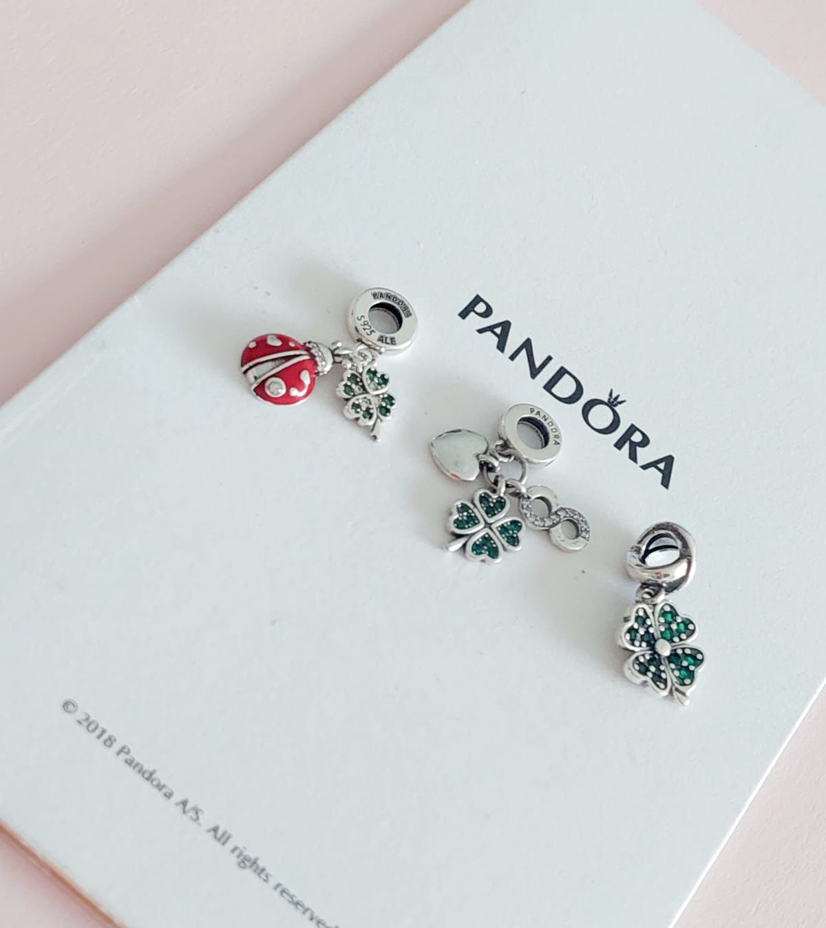 CHARMS TRÉBOL